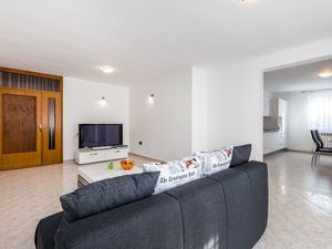 23697018-Ferienwohnung-4-Pula (Istarska)-300x225-3