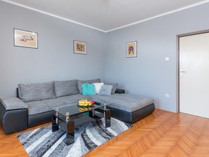 23723858-Ferienwohnung-6-Pula (Istarska)-300x225-3