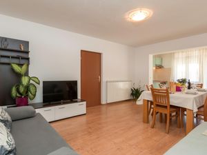 23727377-Ferienwohnung-8-Pula (Istarska)-300x225-1