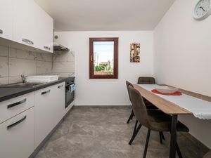 23765581-Ferienwohnung-2-Pula (Istarska)-300x225-1