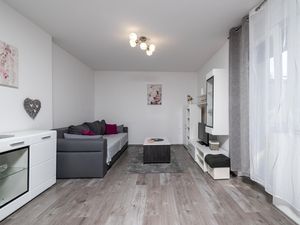 23767417-Ferienwohnung-4-Pula (Istarska)-300x225-1