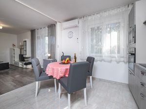 23767417-Ferienwohnung-4-Pula (Istarska)-300x225-3