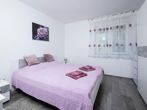 23767417-Ferienwohnung-4-Pula (Istarska)-300x225-5