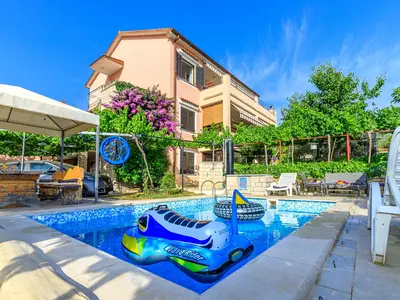 Ferienwohnung für 8 Personen (110 m²) in Pula (Istarska) 1/10