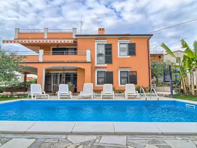 PoolOfHouse