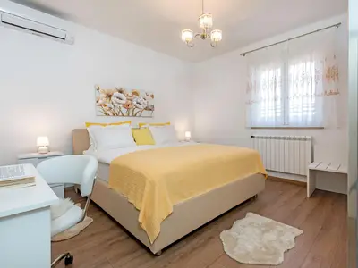 das Schlafzimmer