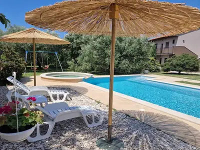 PoolOfHouse