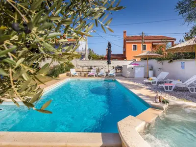 PoolOfHouse