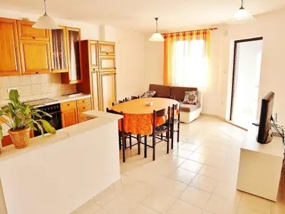 Ferienwohnung für 7 Personen (80 m²) in Pula (Istarska) 1/10