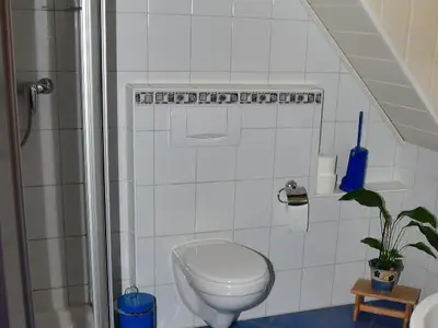 Bad mit Dusche und WC