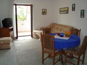 22440031-Ferienwohnung-4-Punat-300x225-1