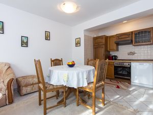 22440031-Ferienwohnung-4-Punat-300x225-5