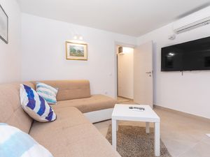 23516844-Ferienwohnung-4-Punat-300x225-1