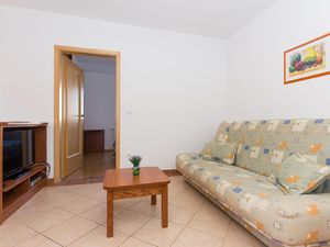 23034015-Ferienwohnung-2-Punat-300x225-4