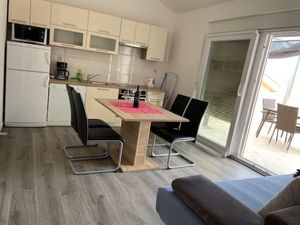 21759597-Ferienwohnung-6-Punat-300x225-4