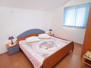 23928444-Ferienwohnung-6-Punat-300x225-5