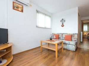 23928450-Ferienwohnung-4-Punat-300x225-3