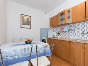 23931886-Ferienwohnung-6-Punat-300x225-2