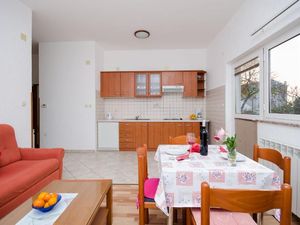 23941727-Ferienwohnung-6-Punat-300x225-3