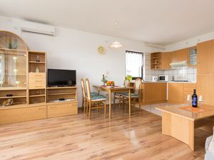 23942457-Ferienwohnung-5-Punat-300x225-3