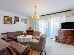 23942480-Ferienwohnung-7-Punat-300x225-1