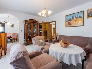 23942480-Ferienwohnung-7-Punat-300x225-4