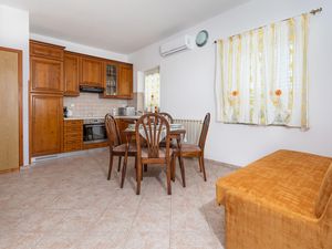 23751647-Ferienwohnung-5-Punat-300x225-3