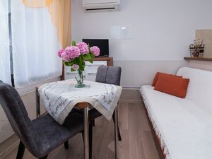 18559717-Ferienwohnung-3-Punat-300x225-3