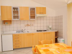 18791655-Ferienwohnung-6-Punat-300x225-4