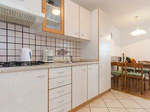 19128557-Ferienwohnung-4-Punat-300x225-5