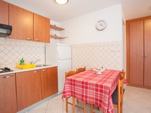 22158063-Ferienwohnung-4-Punat-300x225-4