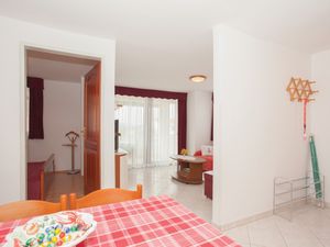 22158063-Ferienwohnung-4-Punat-300x225-5