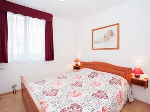 22157945-Ferienwohnung-4-Punat-300x225-5