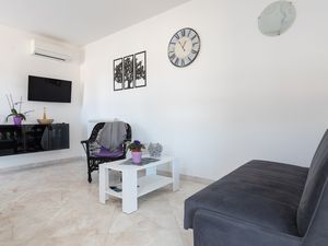 23552249-Ferienwohnung-3-Punat-300x225-1