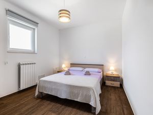 23552249-Ferienwohnung-3-Punat-300x225-5