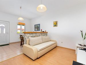 23671712-Ferienwohnung-3-Punat-300x225-1