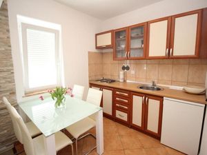 23671716-Ferienwohnung-3-Punat-300x225-4