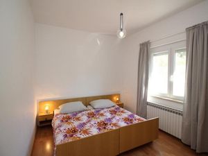 23671712-Ferienwohnung-3-Punat-300x225-5