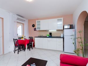 23946864-Ferienwohnung-3-Punat-300x225-5