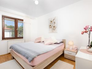 23362037-Ferienwohnung-3-Punat-300x225-5