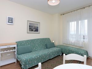 23928489-Ferienwohnung-4-Punat-300x225-1