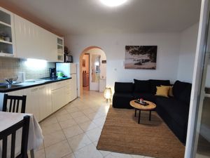 23928463-Ferienwohnung-3-Punat-300x225-4