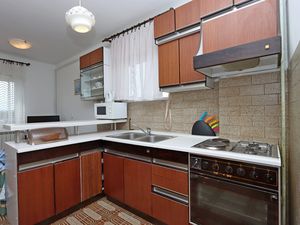 18924040-Ferienwohnung-5-Punat-300x225-2