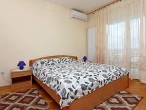 18924040-Ferienwohnung-5-Punat-300x225-4