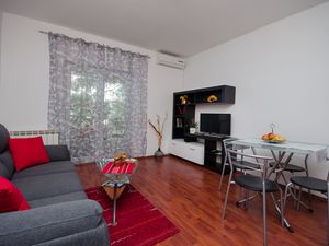 23942462-Ferienwohnung-4-Punat-300x225-1