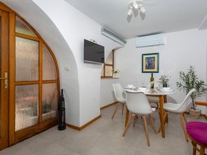 24043633-Ferienwohnung-4-Punat-300x225-2