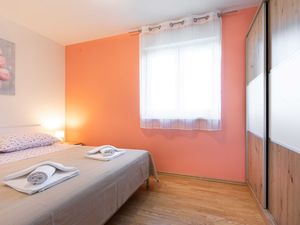 24058796-Ferienwohnung-4-Punat-300x225-5