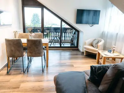 Fewo Burgunder: Wohnraum mit Küche