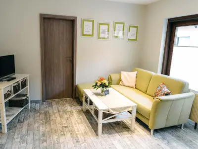 Fewo Riesling: Wohnraum mit Küche