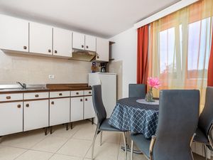 23732890-Ferienwohnung-3-Punta Kriza-300x225-5